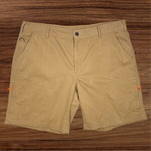 Orvis Men’s Tan 9” Hiking / Fishing Shorts. Size 40